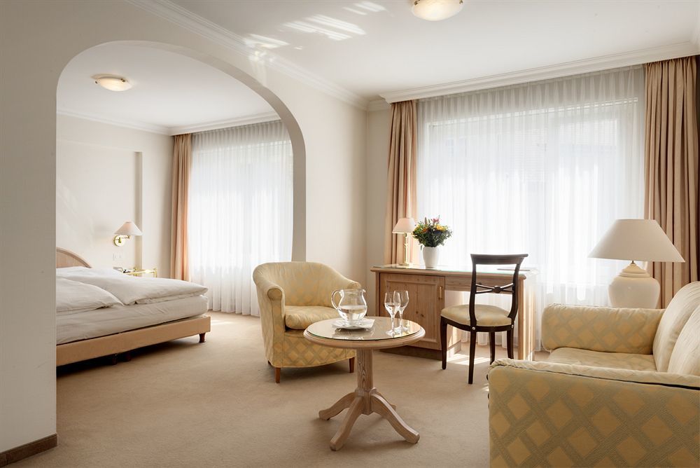 Kunsthotel Linde Garni アインジーデルン エクステリア 写真