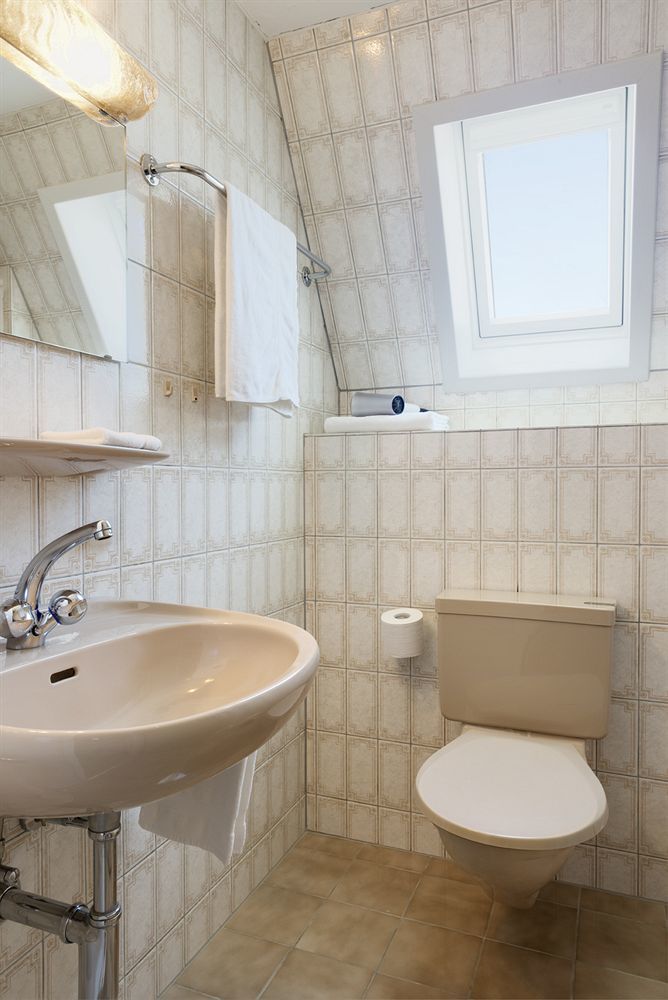 Kunsthotel Linde Garni アインジーデルン エクステリア 写真