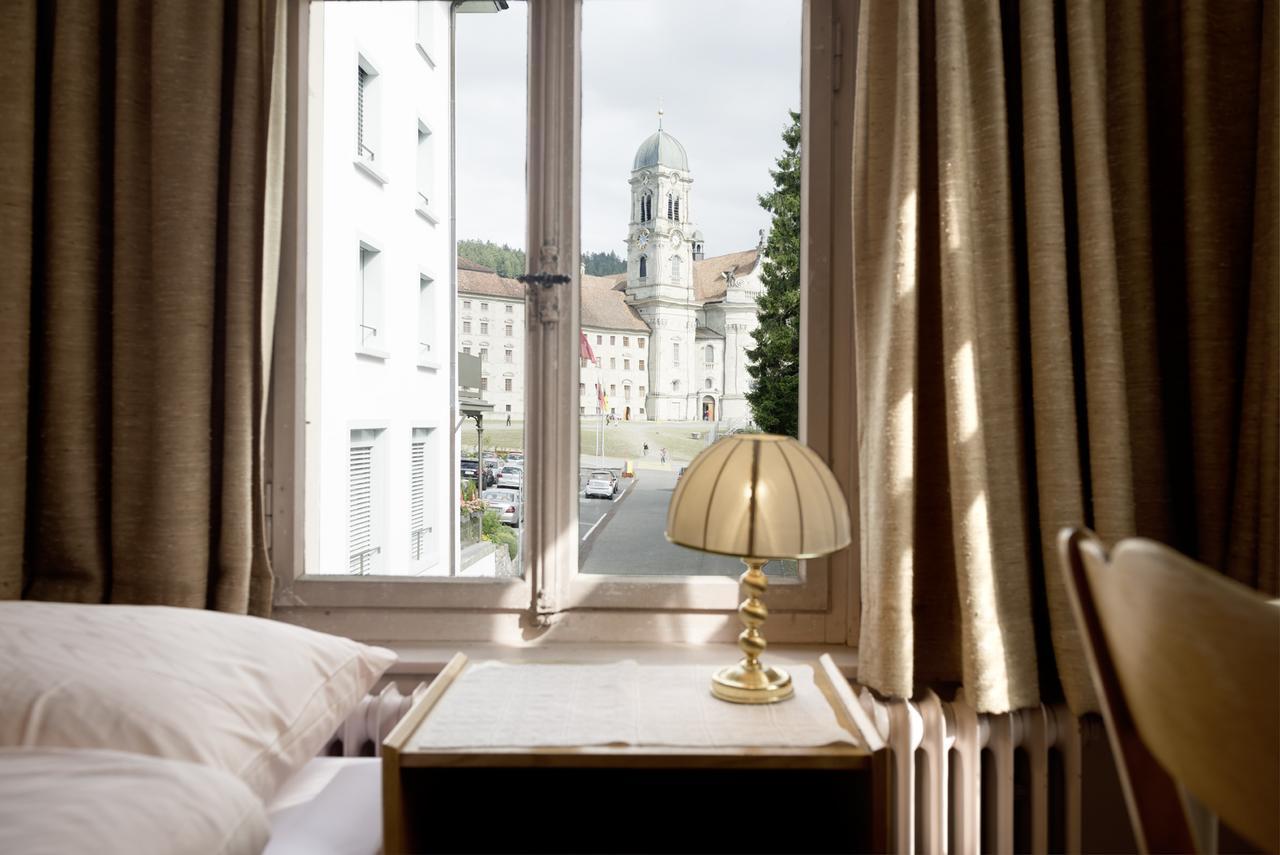 Kunsthotel Linde Garni アインジーデルン エクステリア 写真
